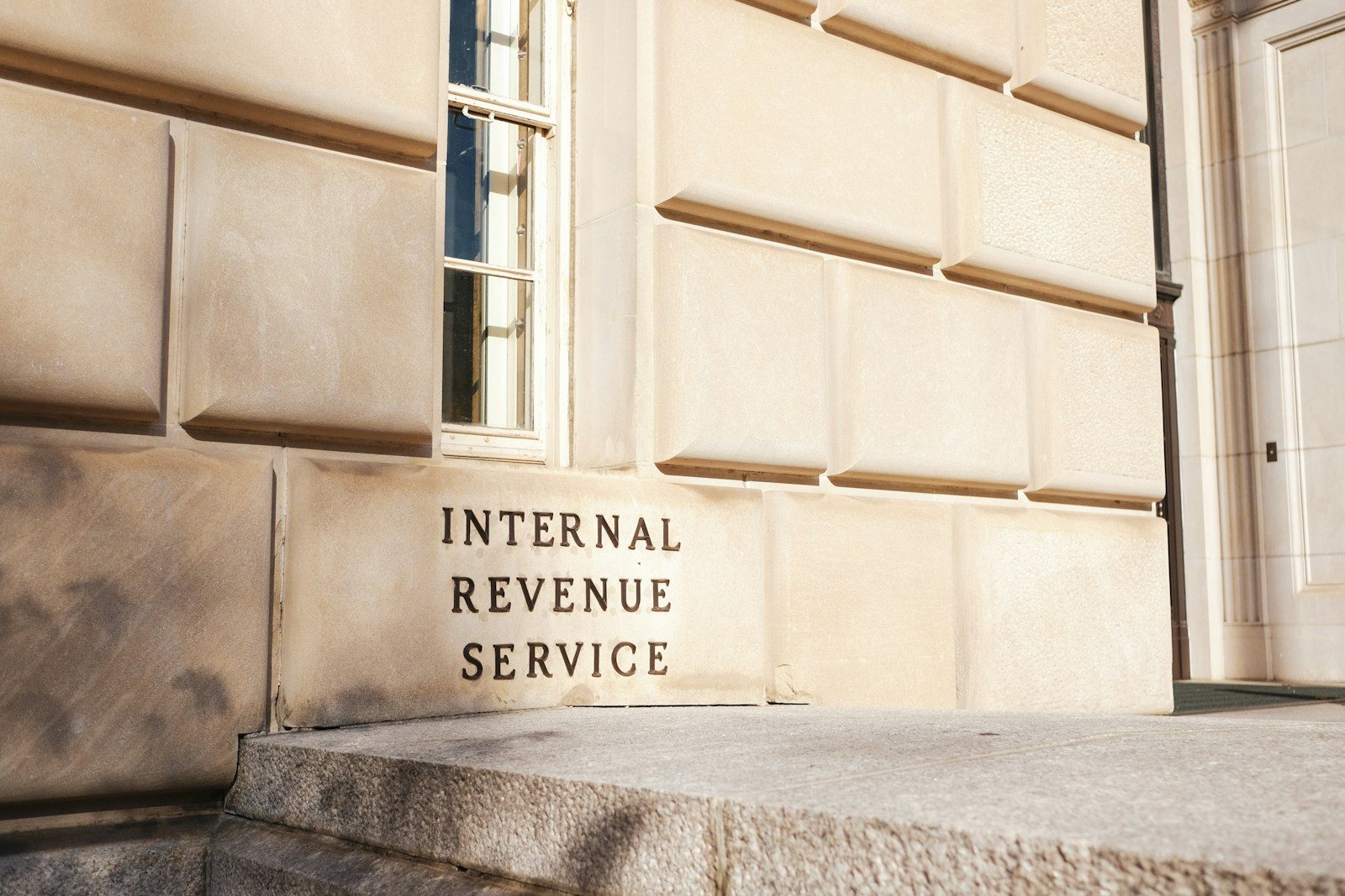 Behind on Business Payroll Taxes? What IRS Letter 1153 Means for Your Personal Bank Account